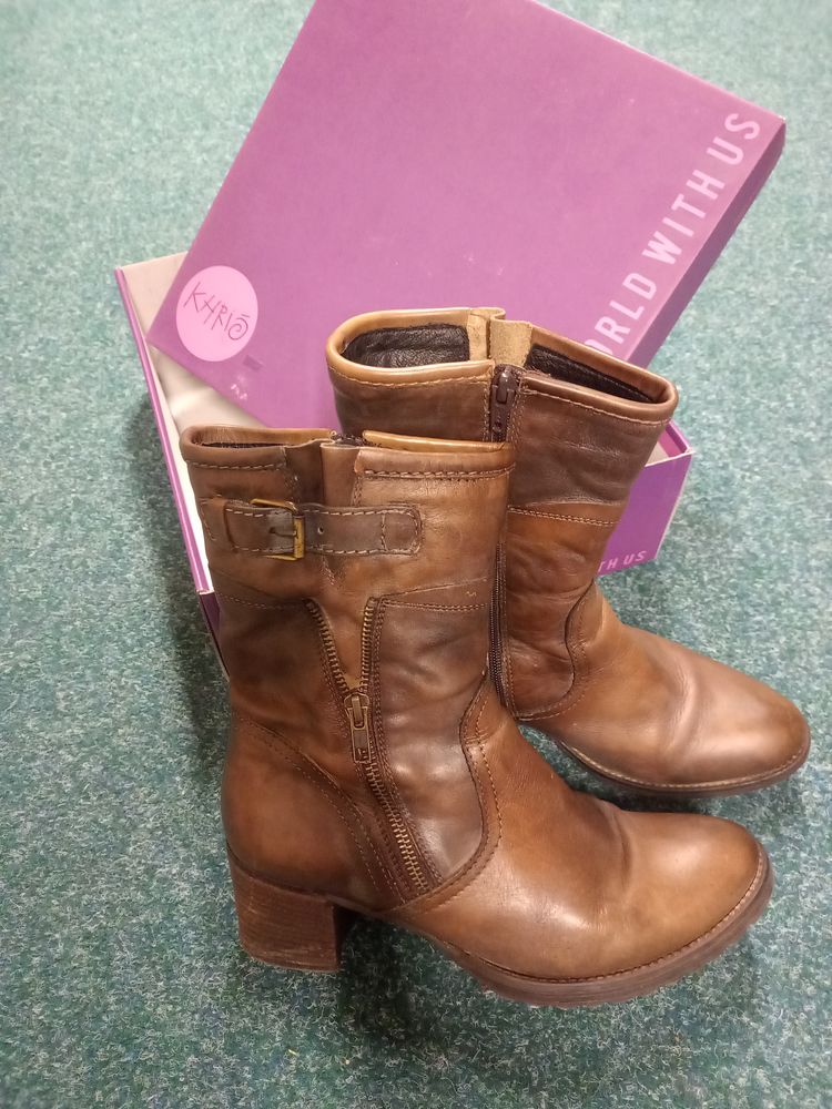 Paire de bottines cuir pointure 40 28 Soucy (89)