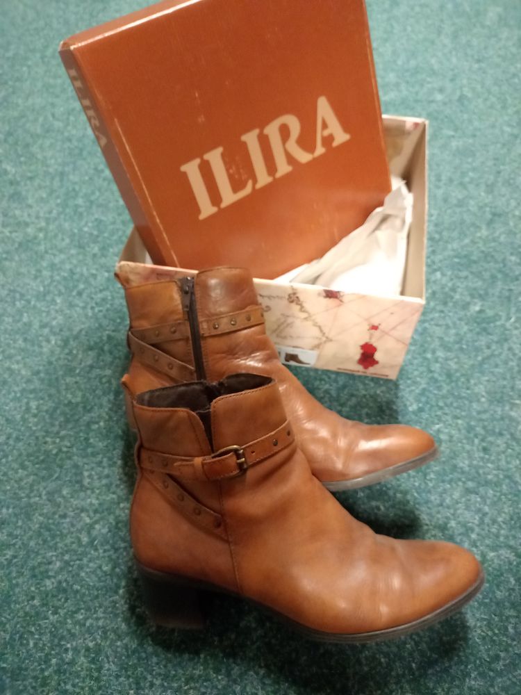 Paire de bottines marque Ilira pointure 40 23 Soucy (89)
