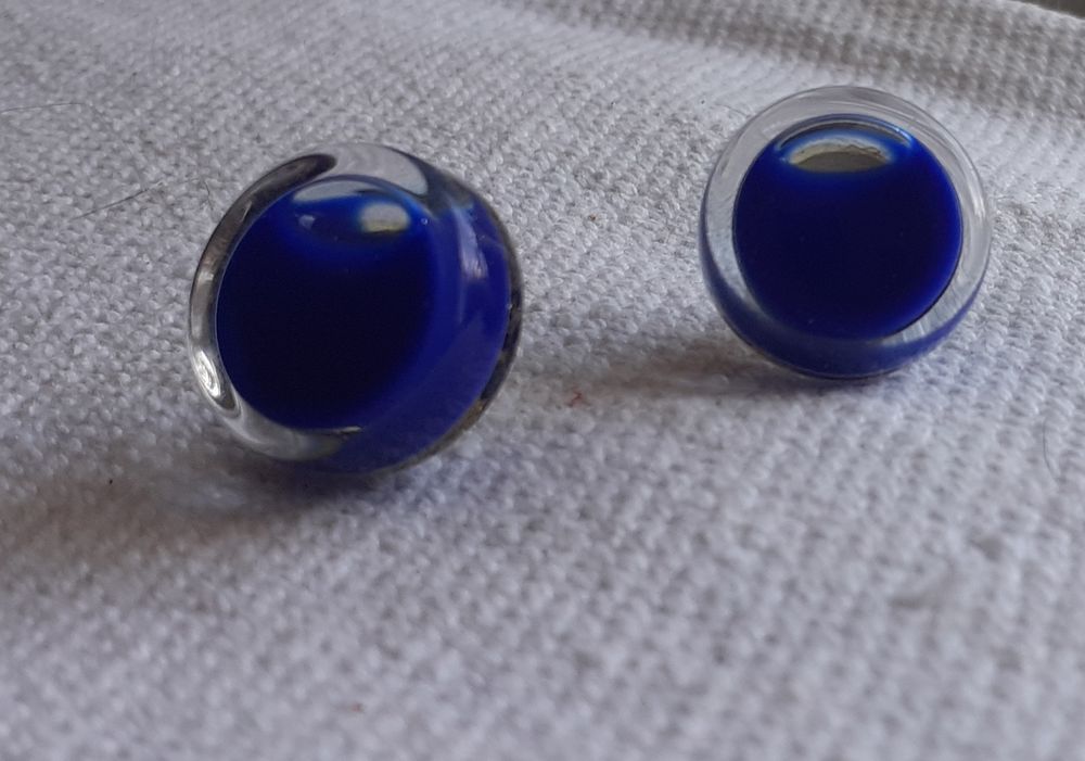 PAIRE DE BOUCLES D OREILLES PYLONES BLEUES EN VERRE SOUFFLE 17 Saint-�gr�ve (38)