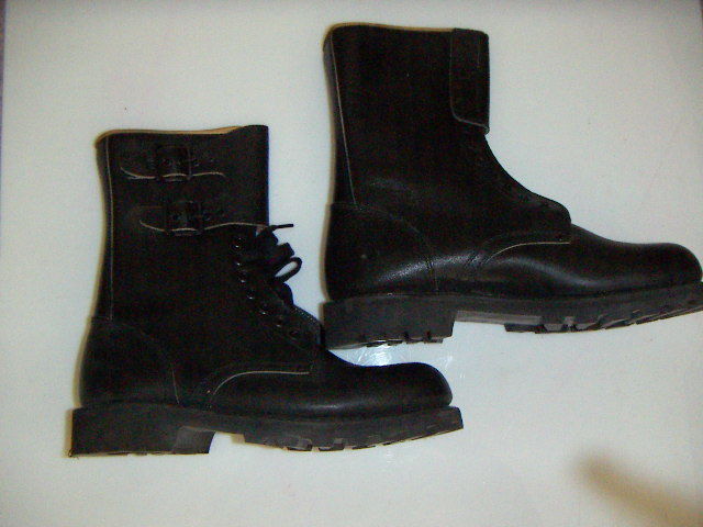 Paire de brodequins neufs.
0 Avignon (84)