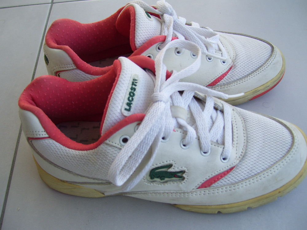 Une Paire de Chaussures  de tennis marque Lacoste 27 Estr�es-Saint-Denis (60)
