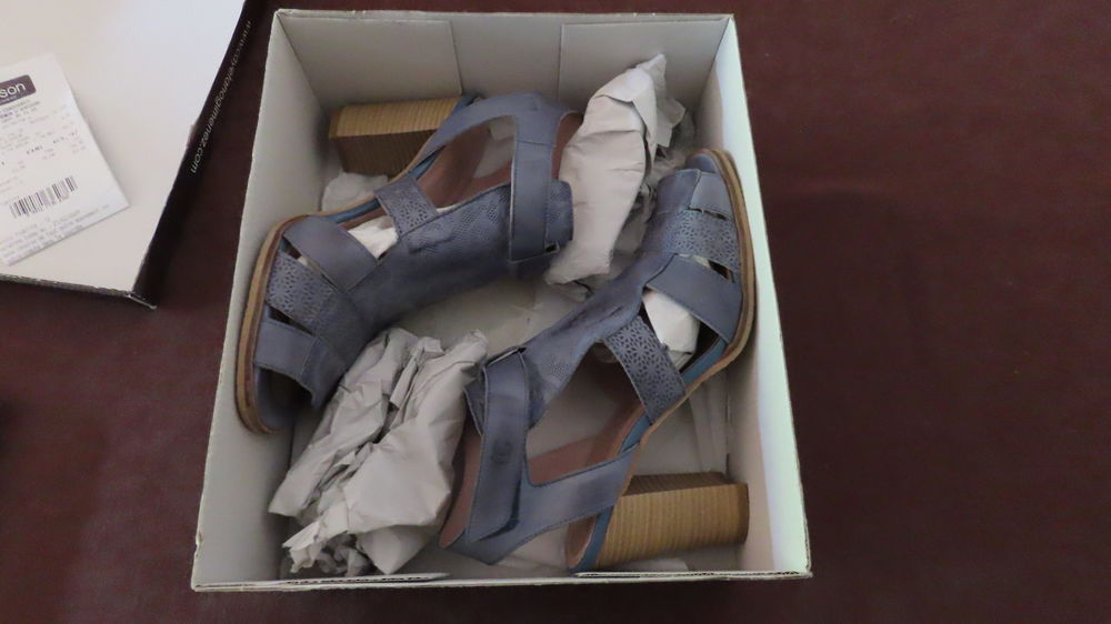 Paire de chaussures 35 Le Crest (63)