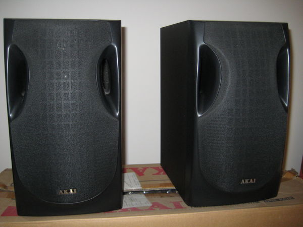 Paire d'enceintes AKAI 80 Lamotte-Beuvron (41)