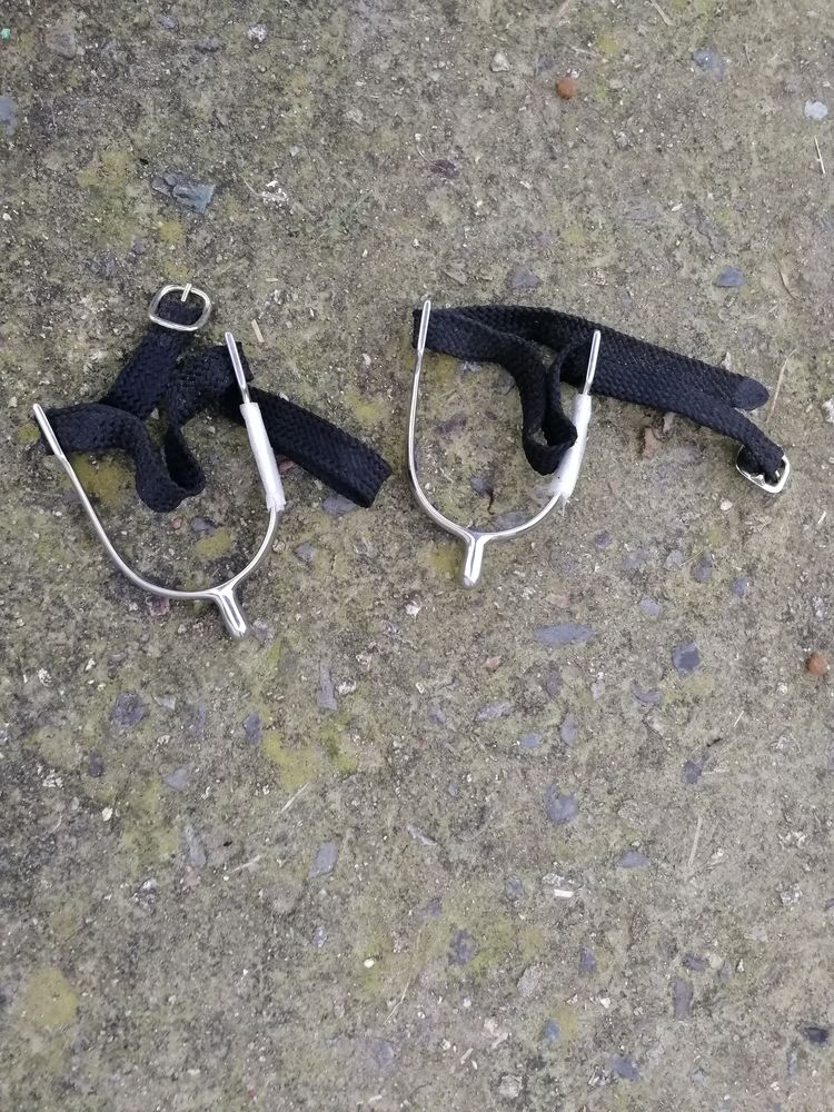 Paire d'�perons enfants 5 Pl�uc-sur-Li� (22)