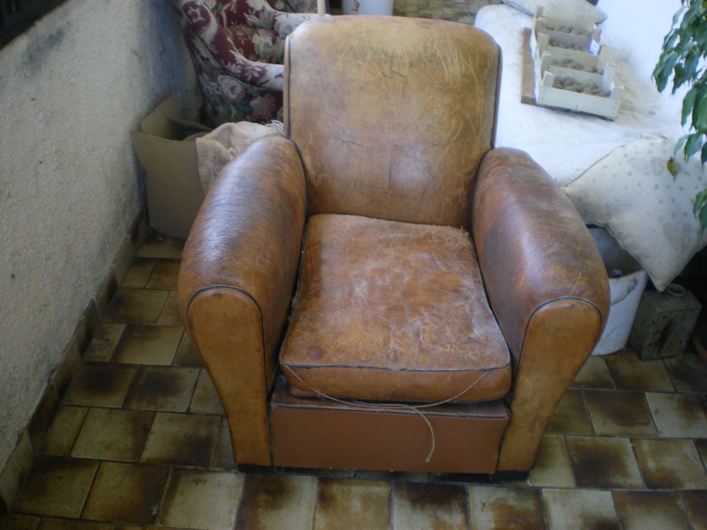 paire de fauteuils club 100 Sauzet (46)