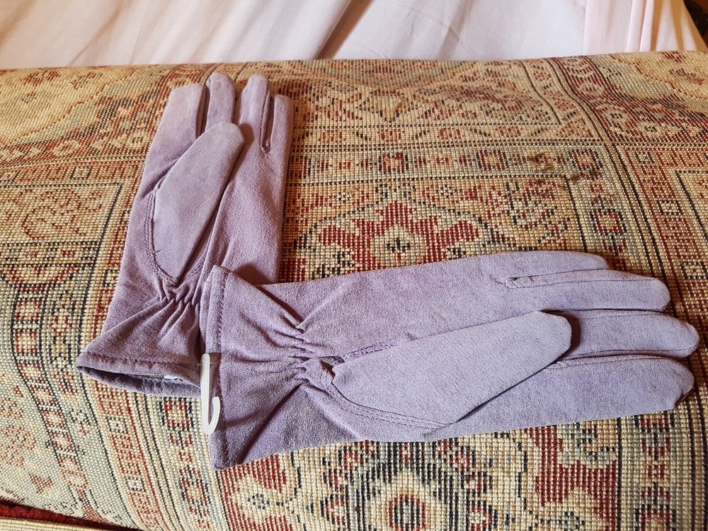 Paire de gants neufs, mauve clair, en cro�te de porc, doubl� 10 Mouxy (73)