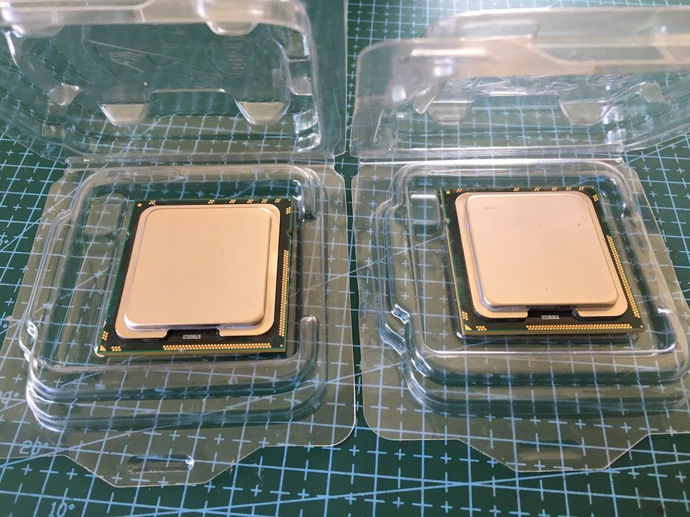 Paire de CPU Intel Xeon E5620 (4x2,4Ghz) 15 Luzancy (77)