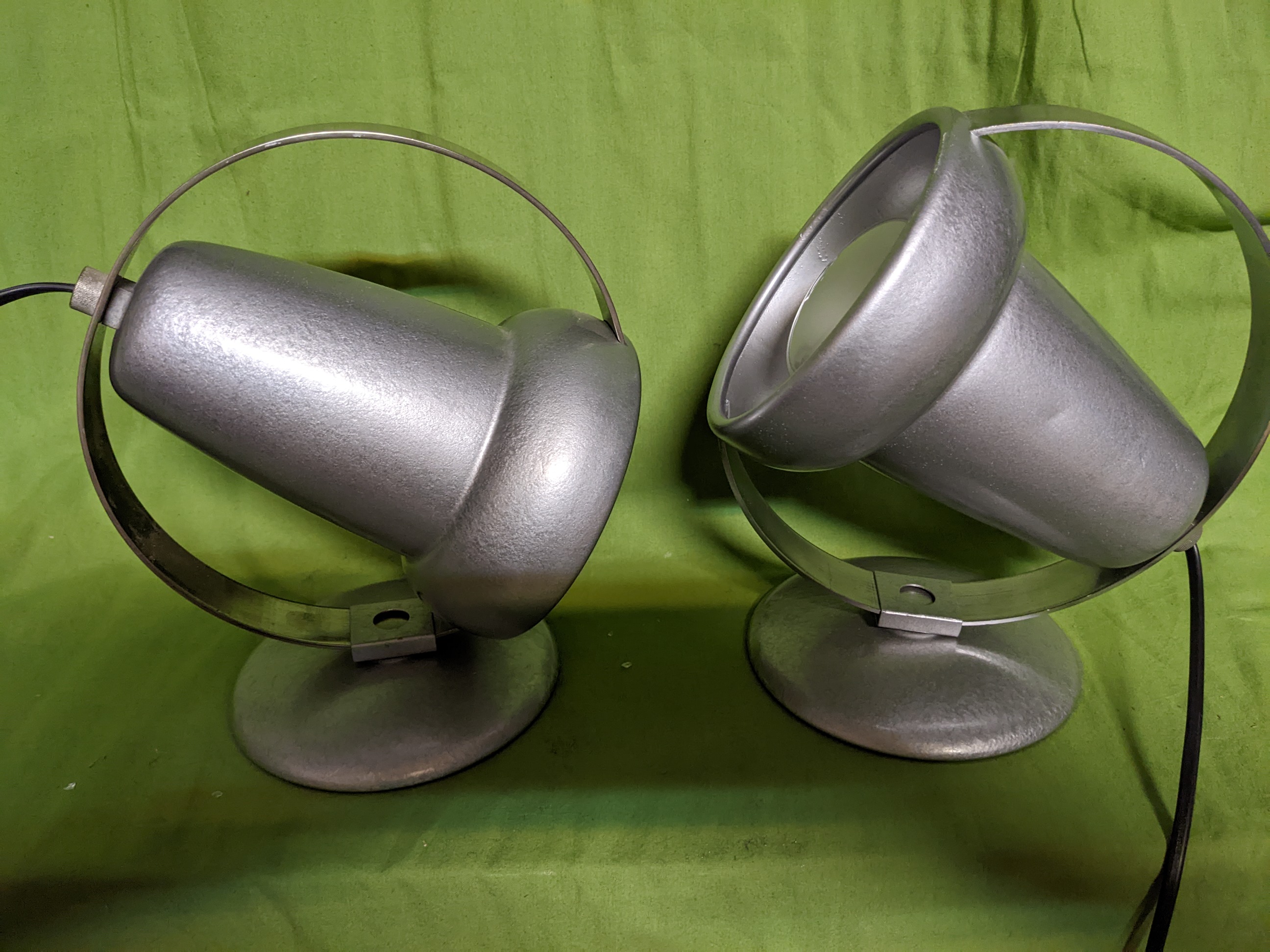 PAIRE DE 2 Lampes Philips a pos�es ou en applique au choix D 165 Marseille 13 (13)