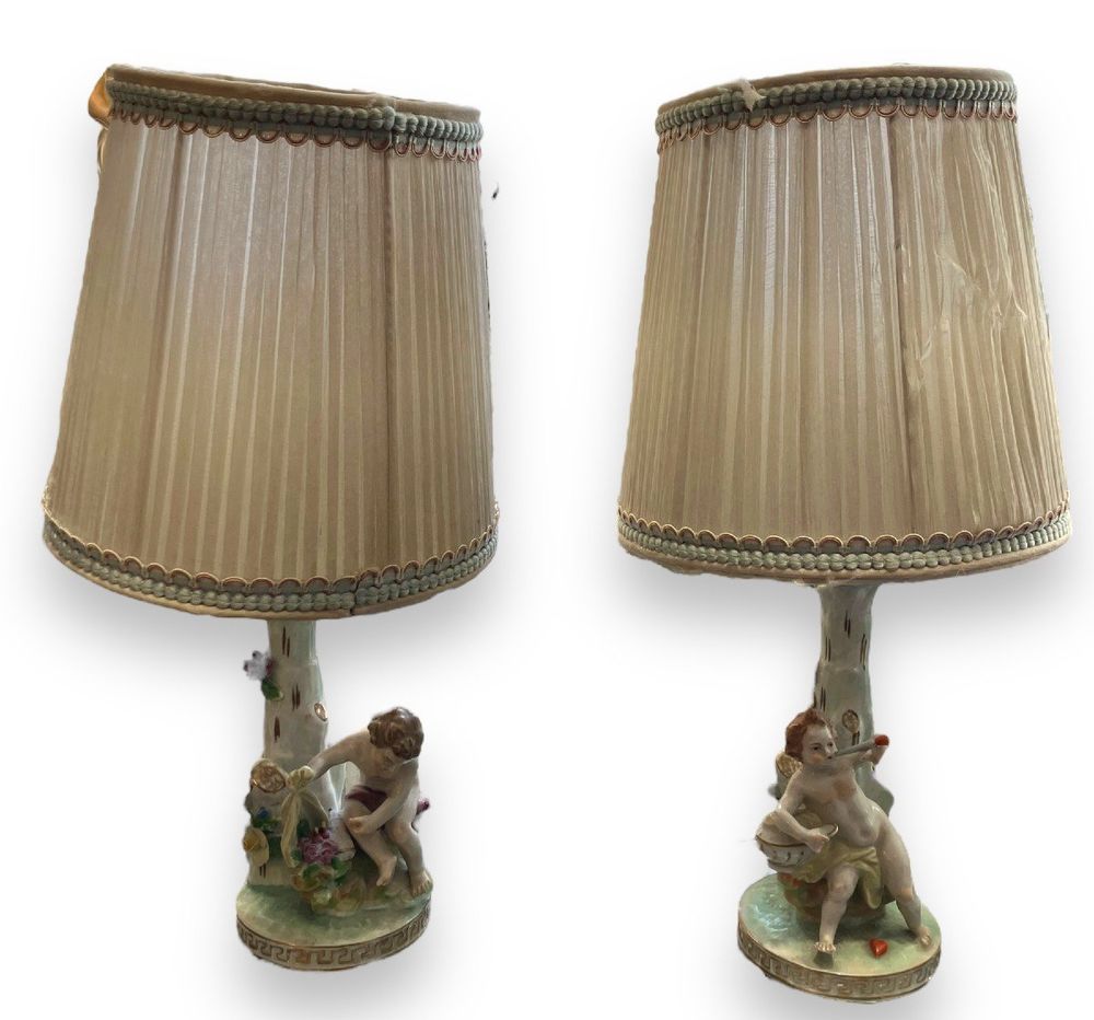 Paire De Lampes En Porcelaine Polychrome � D�cor De Putti 200 Bellegarde (30)