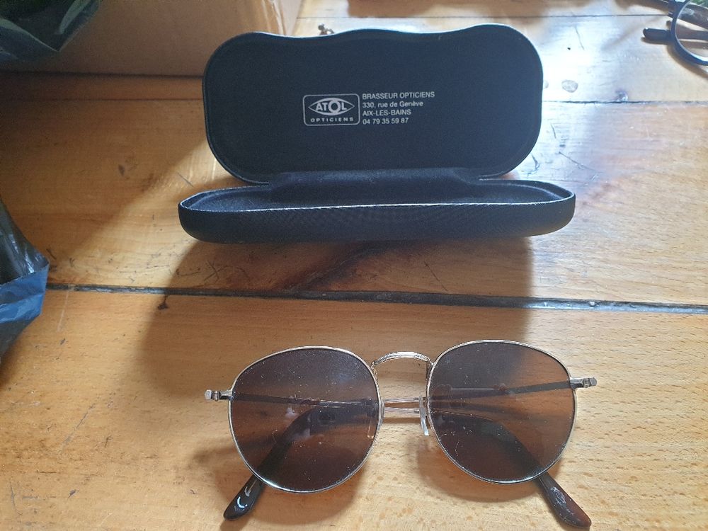 Paire de Lunettes de soleil, style ray ban, monture dor�e 10 Mouxy (73)
