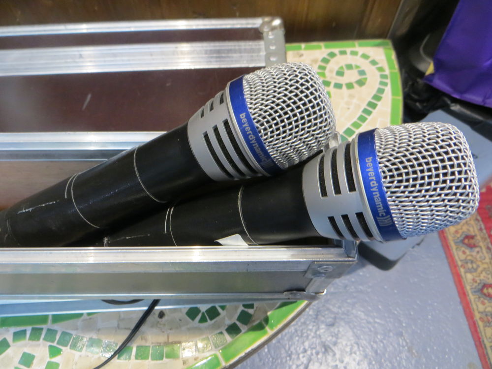 av 1 paire de Micros HF ss fil Beyer 180 Paris 8 (75)