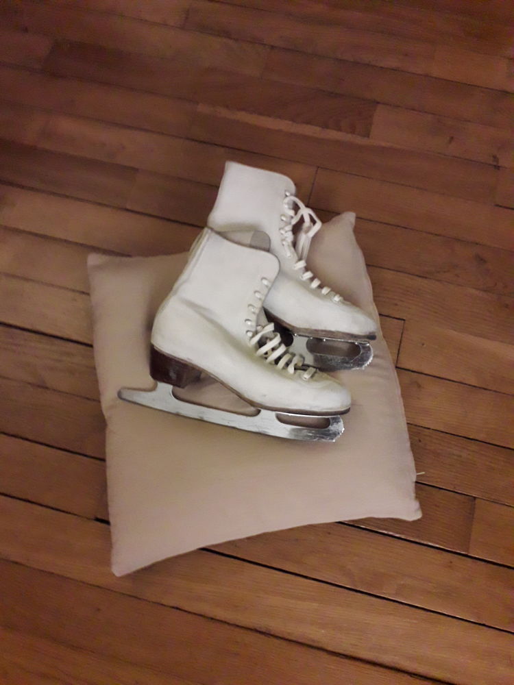 Une paire de patin � glace 65 Neuilly-sur-Seine (92)