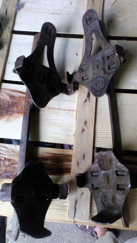 PAIRE PATINS A Glace Anciens A Systeme Reglables Origine 35 Battrans (70)