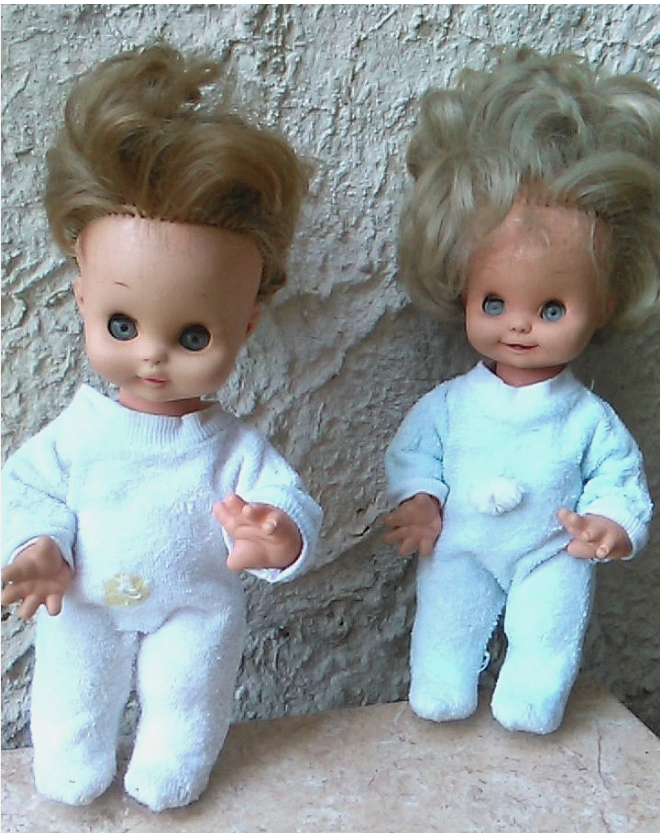 Paire de petites poup�es anciennes  Ratti  ann�es 19-70 80 Roquefort-les-Pins (06)