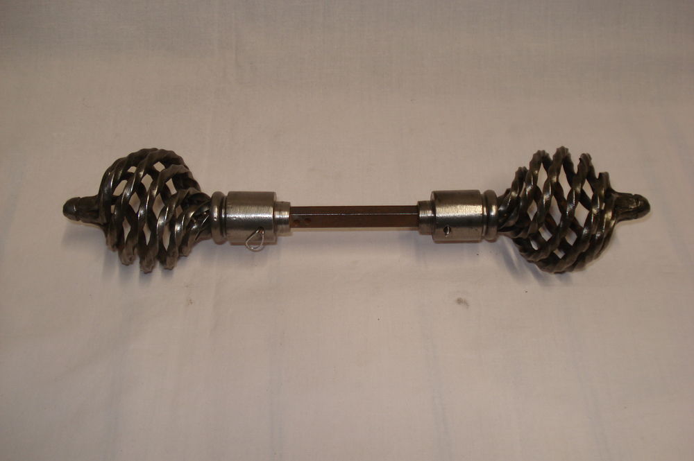 Paire de poign�es de porte avec carr� de 7 mm. 15 B�ziers (34)