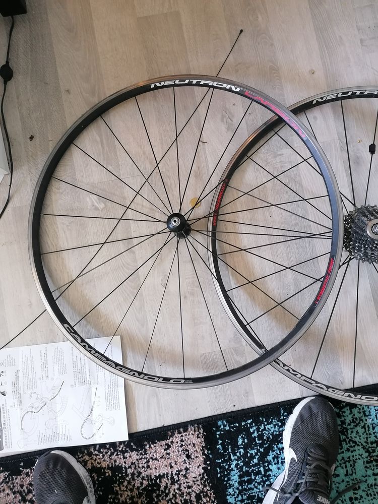 Roues De Vélo Route Campagnolo Nucleon - 700 - 9 Vitesses - Freins Sur Jante - Occasion En état De Marche