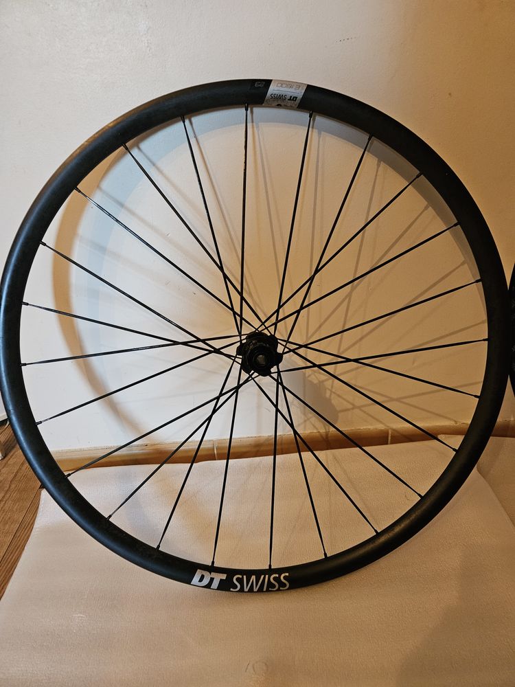 Paire de Roues DT SWISS E 1800 SPLINE 23 DISC 250 Saint-Andr�-de-Corcy (01)