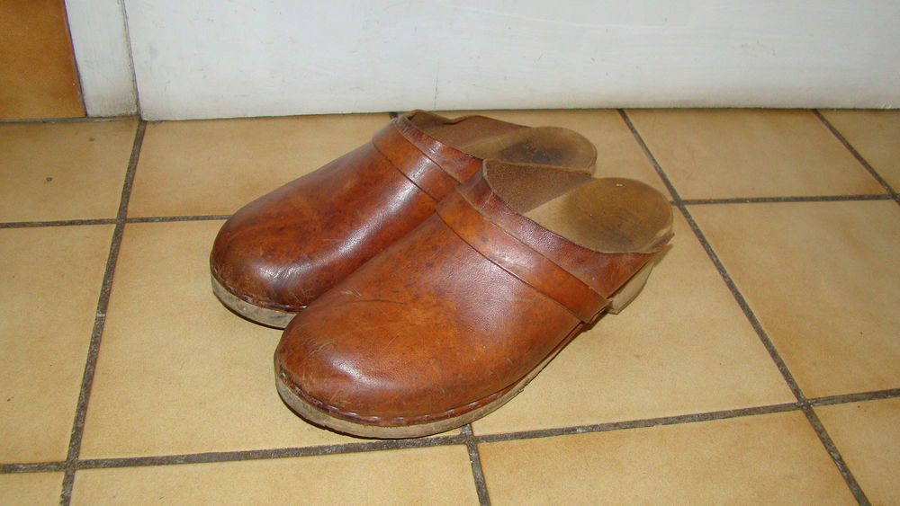 Paire de sabots su�dois vintage - homme  T.42   
35 Gargenville (78)