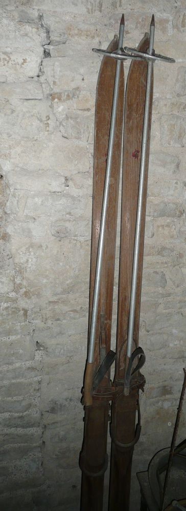 PAIRE DE SKIS anciens en bois 100 Auxerre (89)