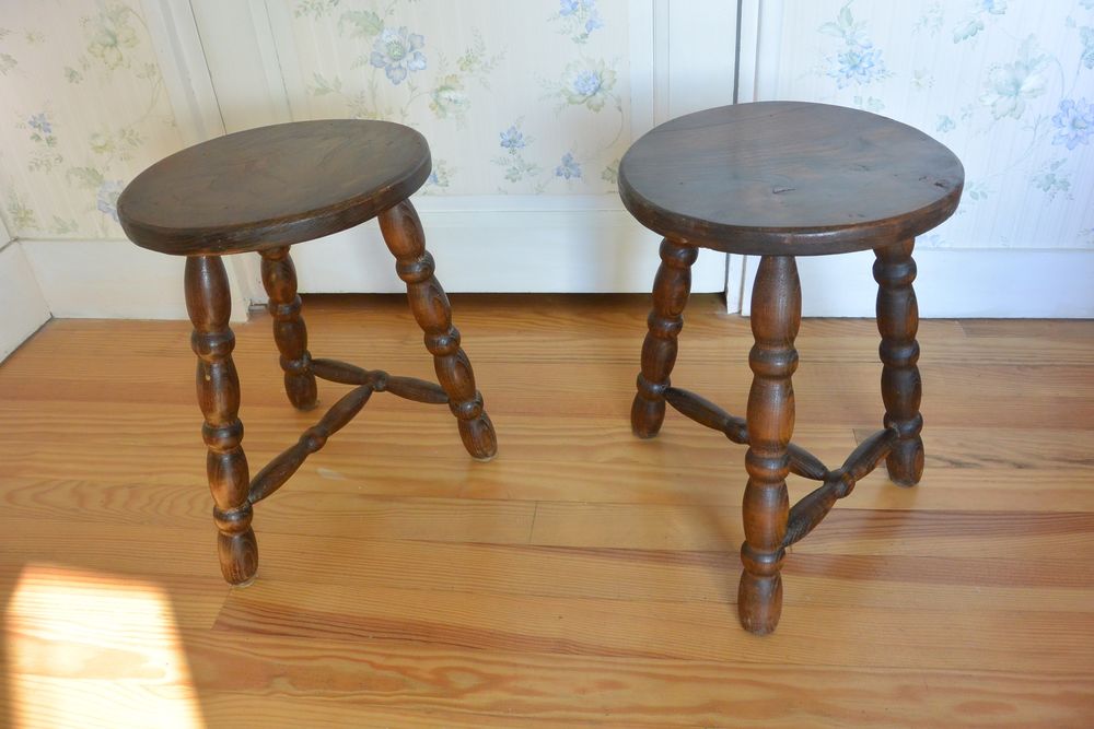 Paire de tabourets tripodes - ann�es 1950   
80 Gargenville (78)