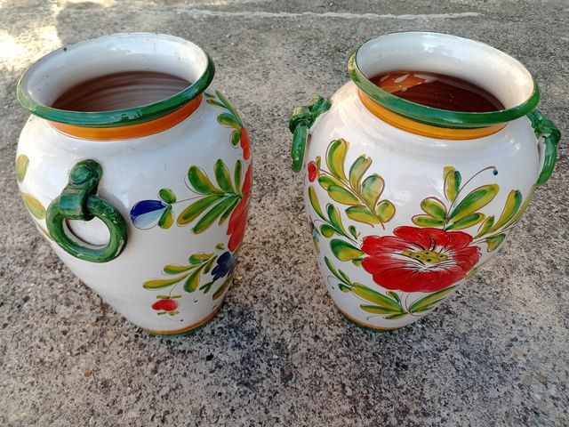 Paire de vases en terre cuite peints et vernies 20 Bagnols-sur-C�ze (30)