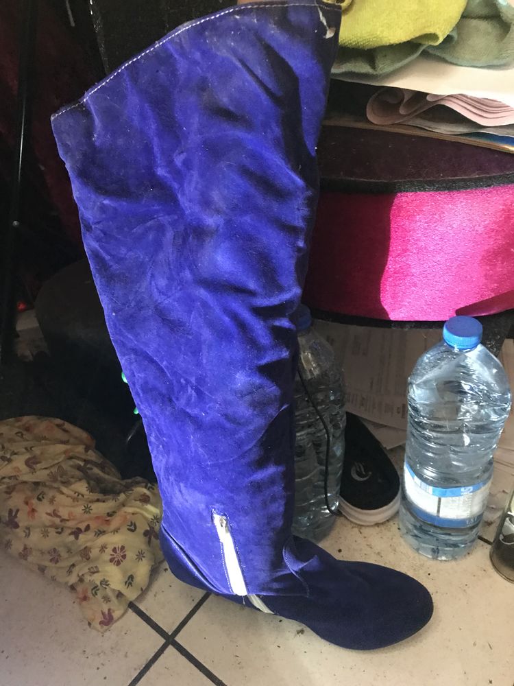 2 paires de bottines 
5 Lyon 3 (69)