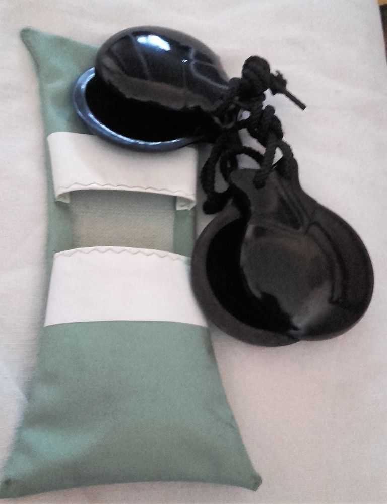 2 paires castagnettes Molina et �tui d'origine 10 Cholet (49)