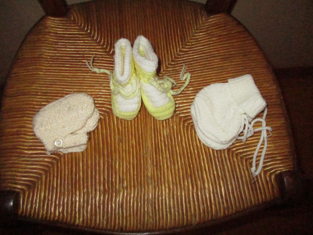 3 paires de chaussons b�b� et autres articles vintage
0 M�rignies (59)
