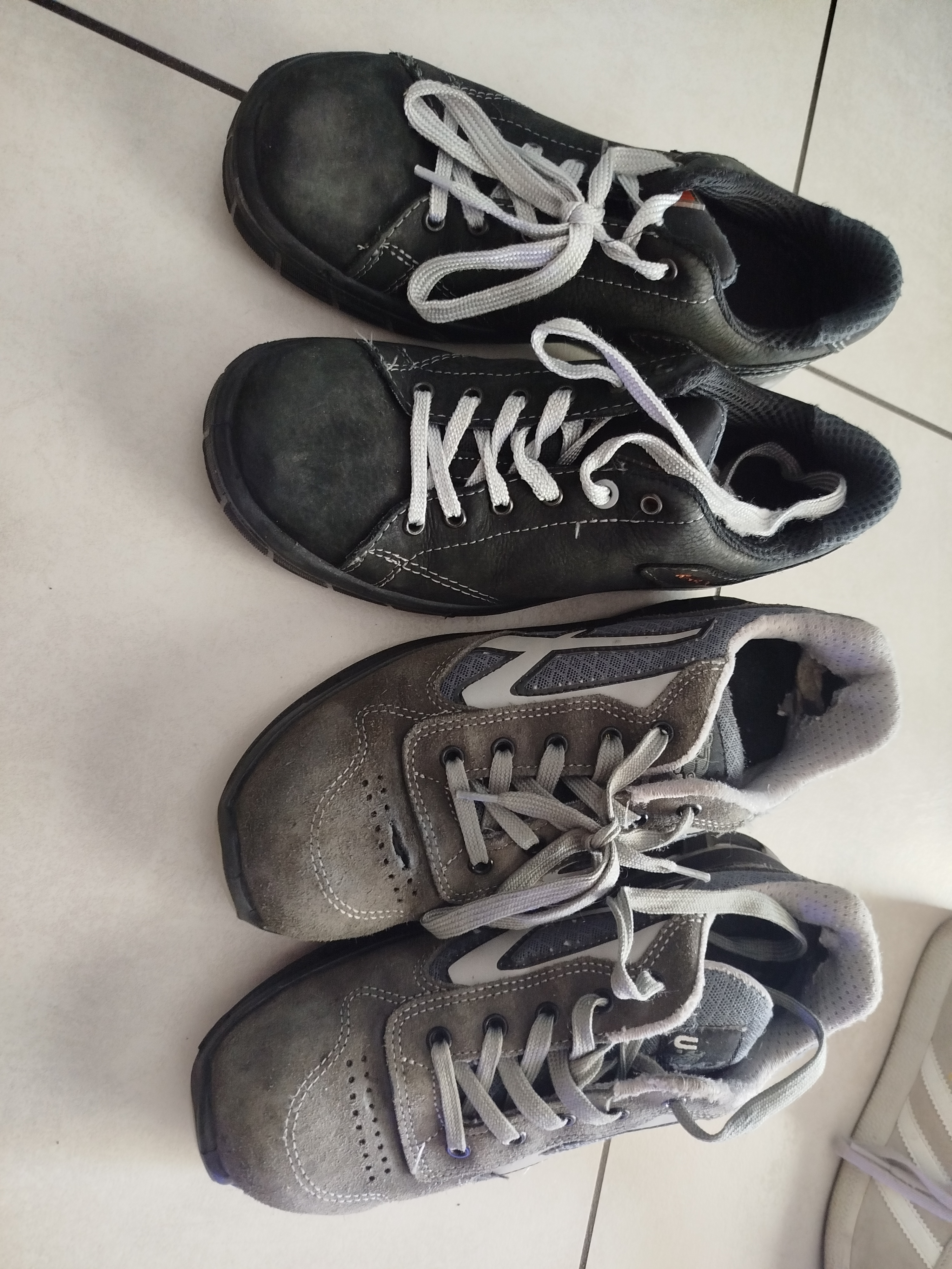 lot de 2 paires  de chaussure de s�curit� taille 39 20 Millery (69)