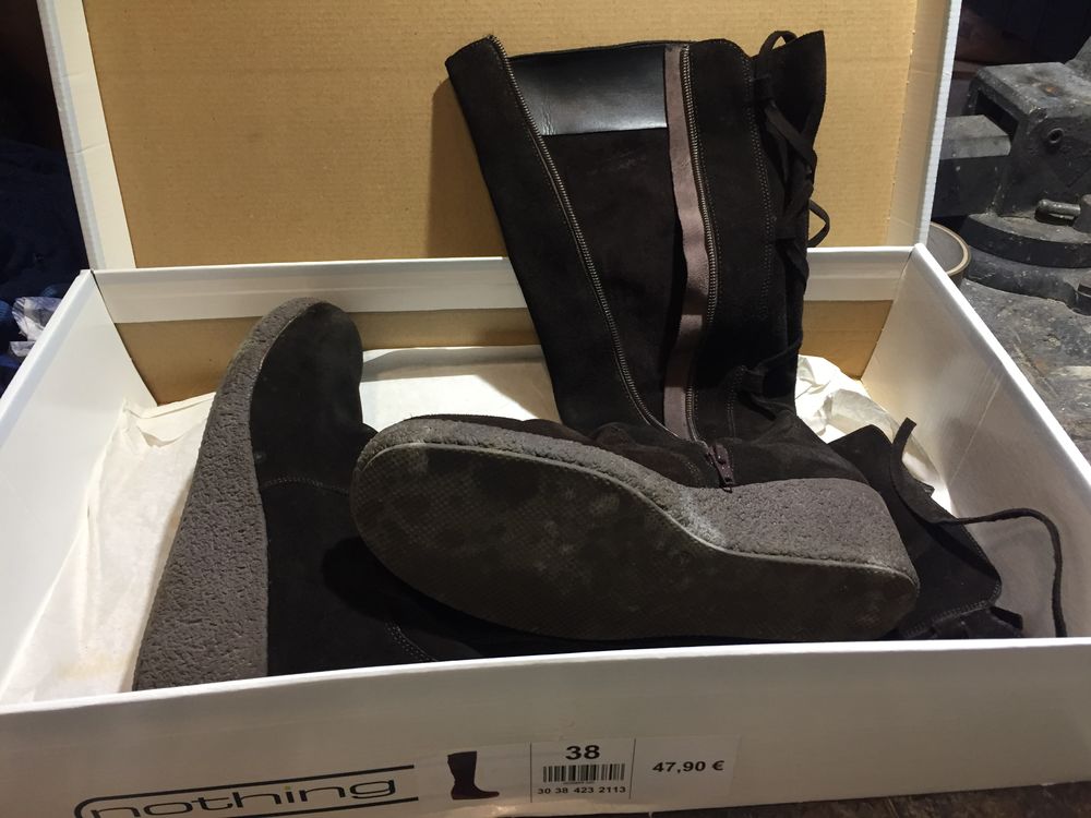 30 paires de chaussures pointure 37 / 38 
Excellent �tat 126 Aubignas (07)