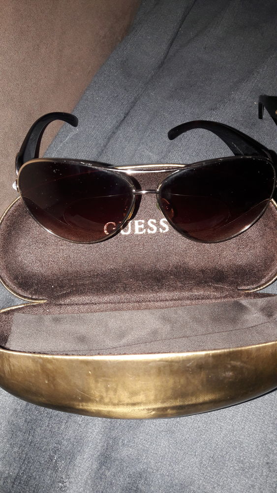 Lot 2 paires lunettes solaires femme Guess 40 Brindas (69)
