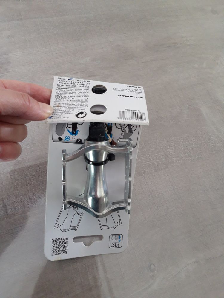  2 paires de p�dales donc une paire neuves .
10 Ancenis (44)