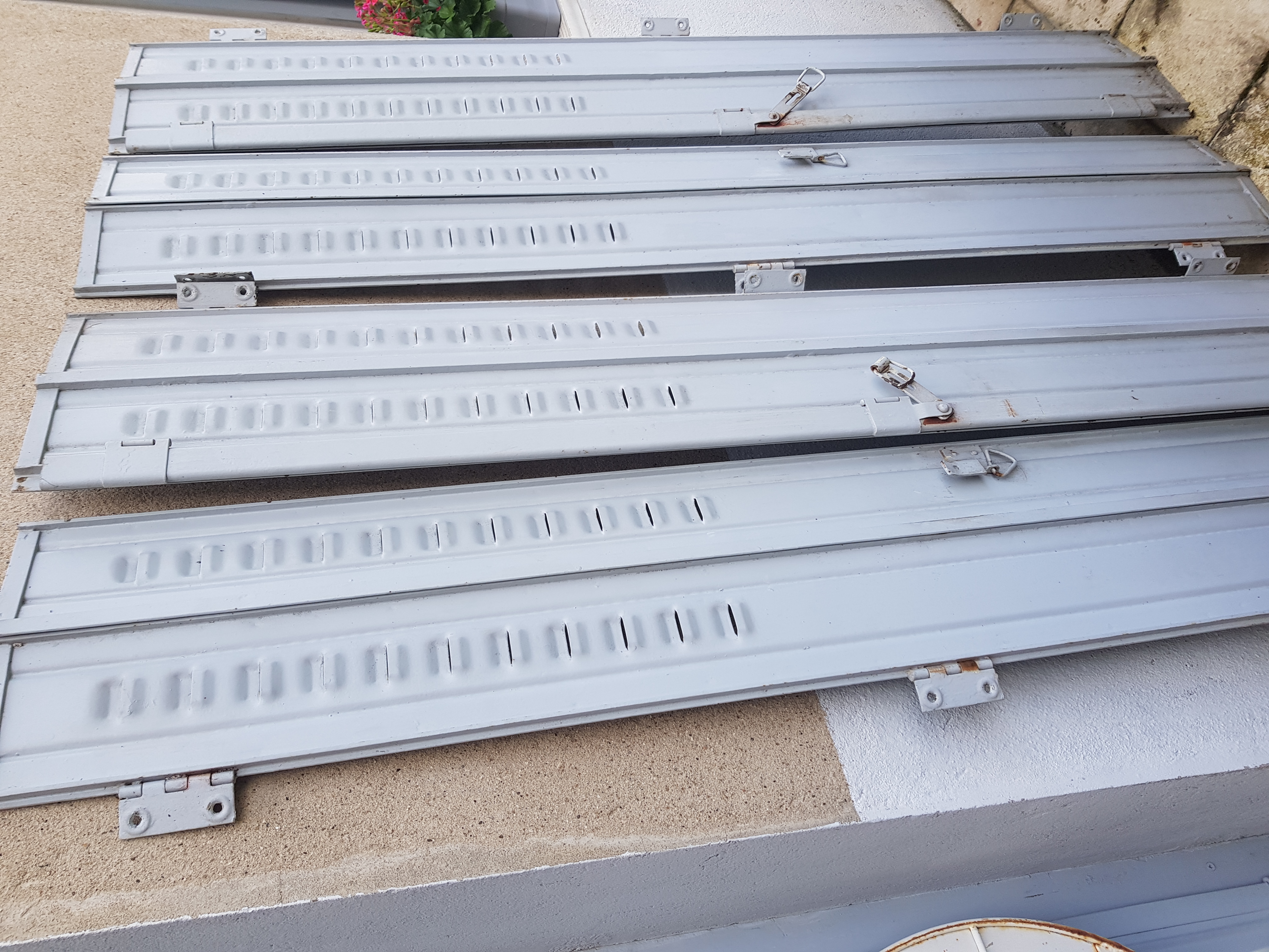 LOT DE 2 PAIRES DE PERSIENNES METALLIQUES 40 Vichy (03)