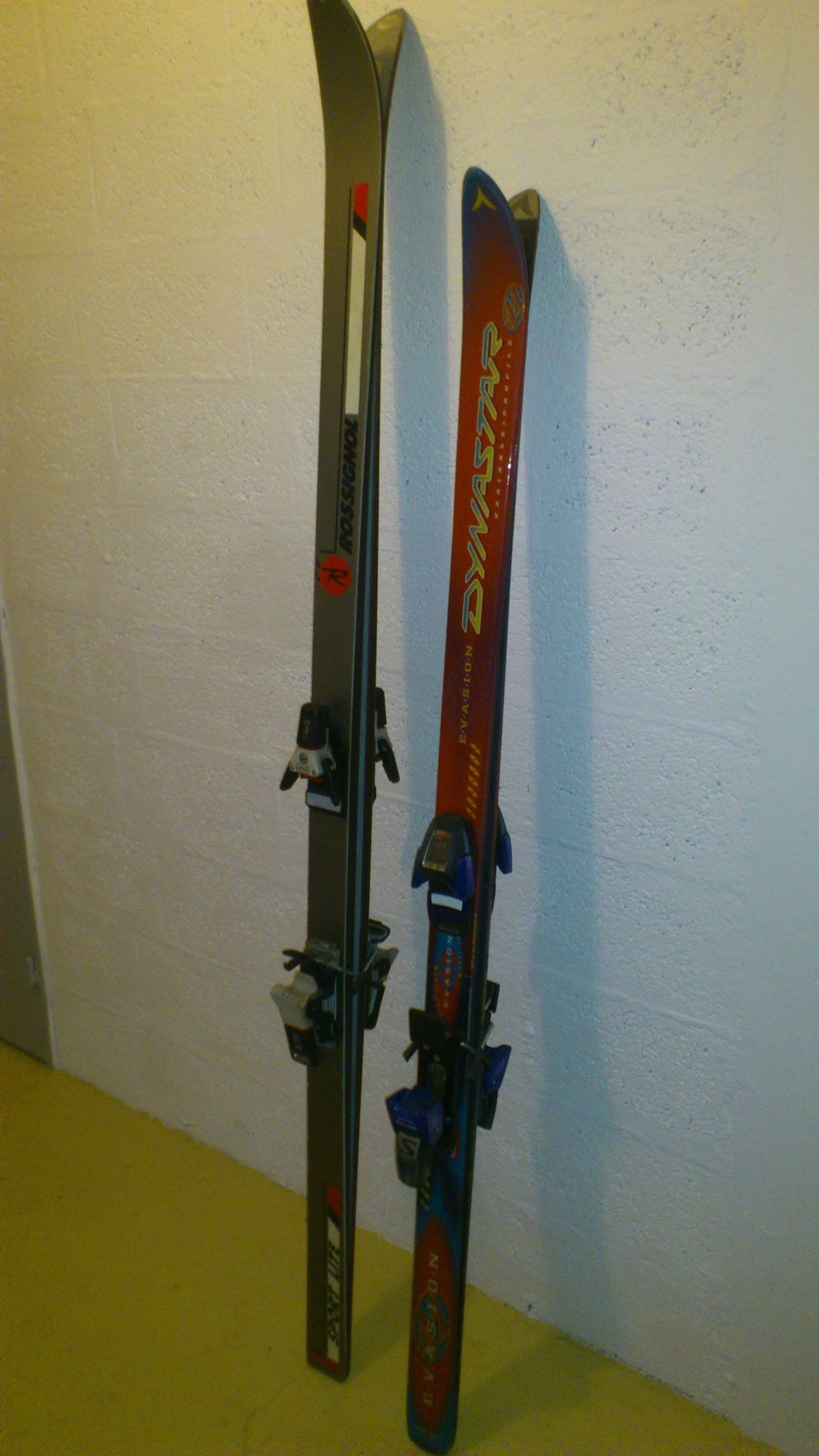 2 paires de skis 20 Nice (06)