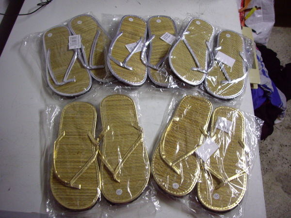 Paires de Tongs Dor�s et Argent�s pt 39-neufs- � 2,50 � 2 Bouxwiller (67)