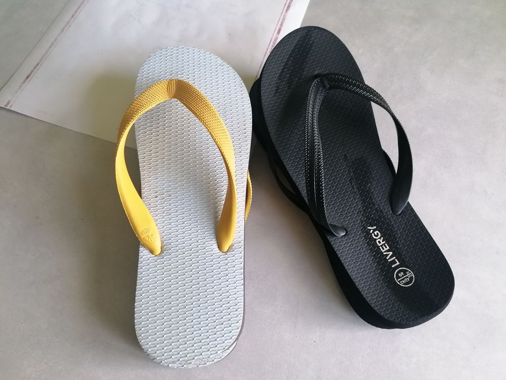 2 paires de tongs P 42/43 5 Jury (57)