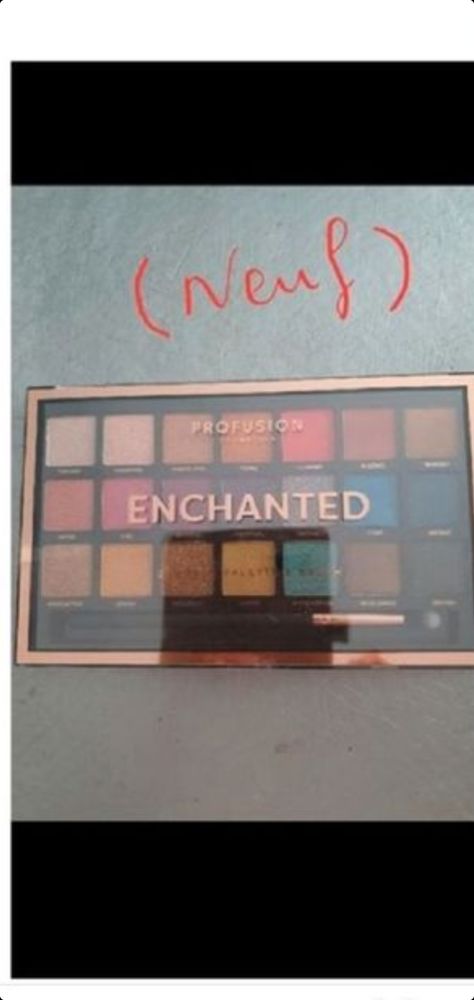 palette 21 couleurs paillet�s galeries lafayette ( neuf) . 15 Bron (69)