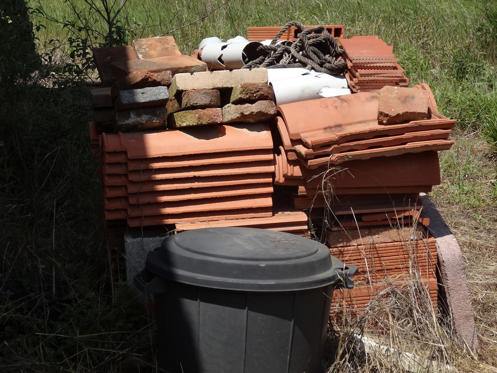 Palette tuiles catalanes / plates / briques 80 Prades (66)