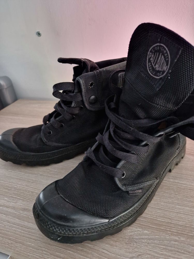 Palladium homme taille 41
25 Gommegnies (59)