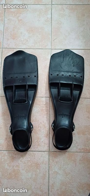 palmes BEUCHAT SUD JETFIN
POINTURE 42 / 44
50 La Seyne-sur-Mer (83)