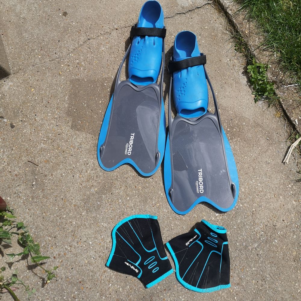 Palmes de natation taille 44/45 + gants de natation taille L 10 Montreuil (93)