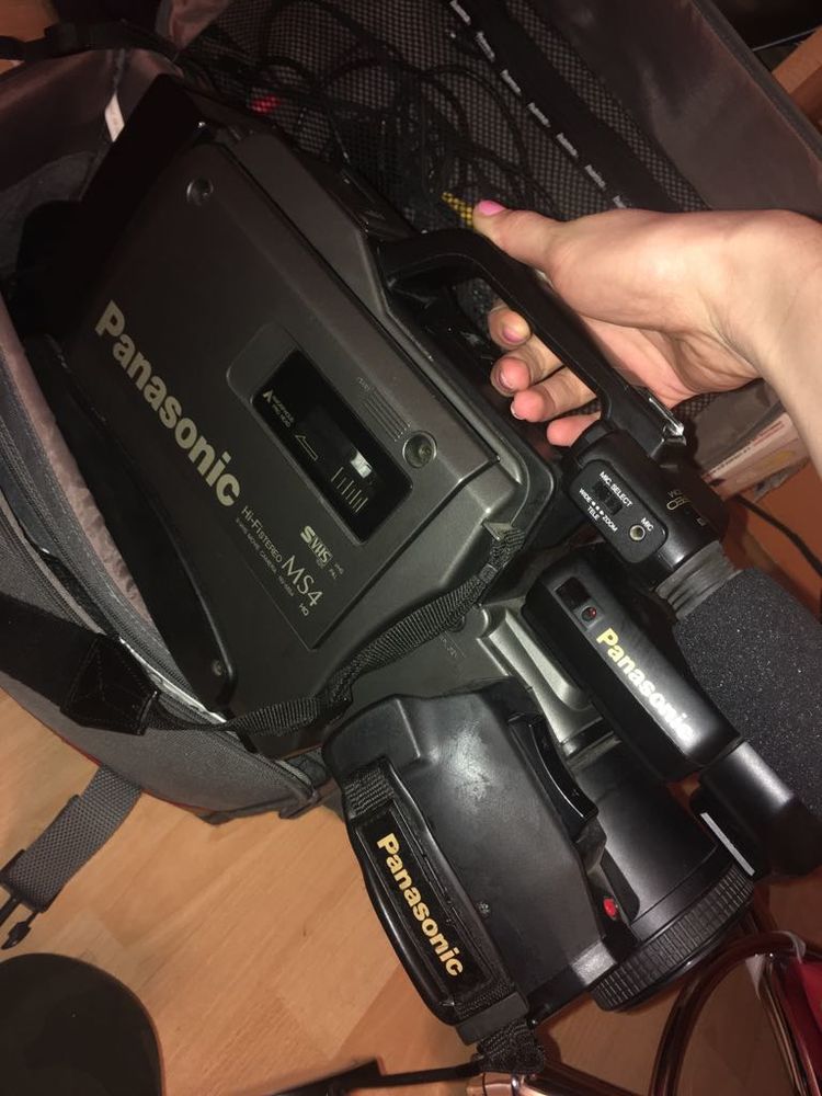 Panasonic MS4 - Cam�ra professionnelle S-VHS 0 Rueil-Malmaison (92)