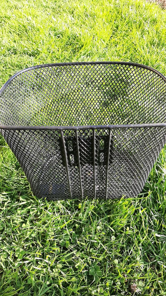Panier � fixer sur un v�lo. 4 Ermenonville-la-Grande (28)