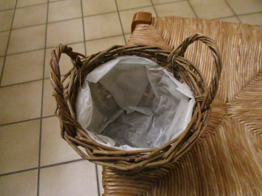 panier en osier avec anses hauteur : 16 cm -diam�tre : 14 cm 0 M�rignies (59)