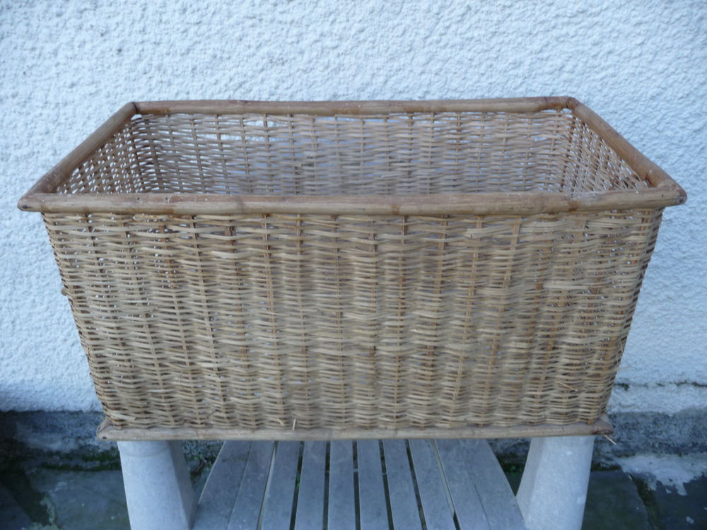 Panier en osier avec anneaux
17 Mouvaux (59)