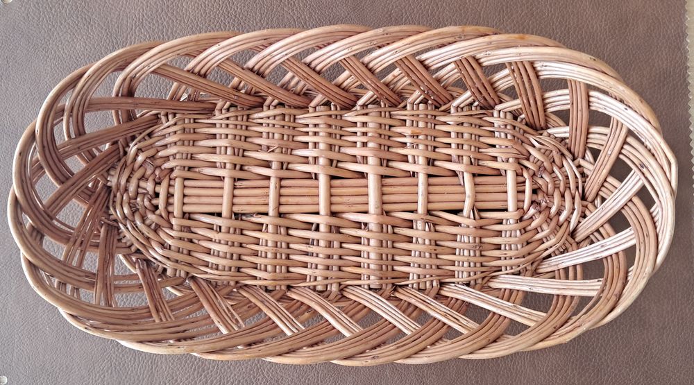 panier � pain pani�re corbeille en osier vernis 
5 Carnon Plage (34)