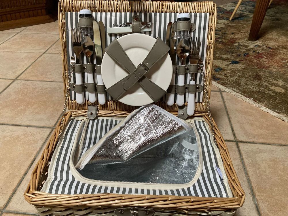 Panier de pique-nique pratique pour 4 personnes - Neuf. 30 Finhan (82)