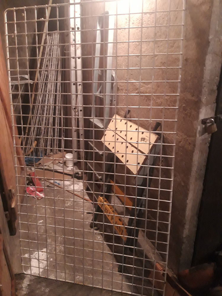 Panneaux  grillage de serrurier 250 Paris 19 (75)