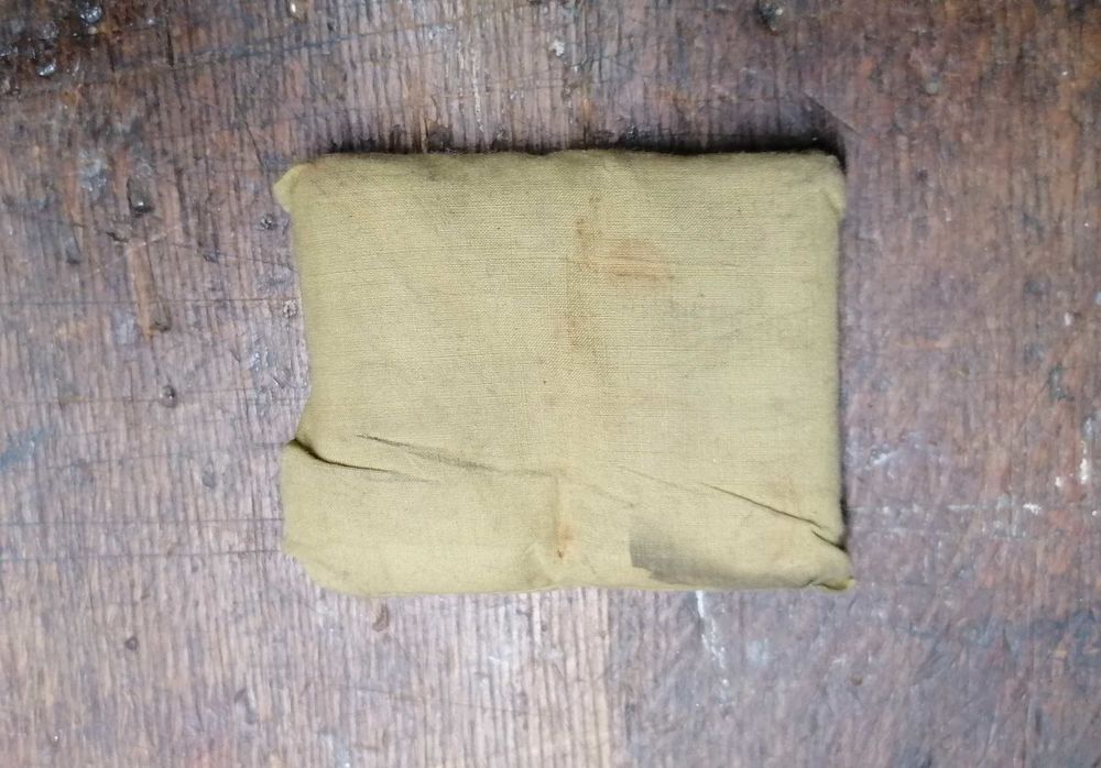 pansement individuel militaire Gb Anglais WW2 25 Les Baroches (54)