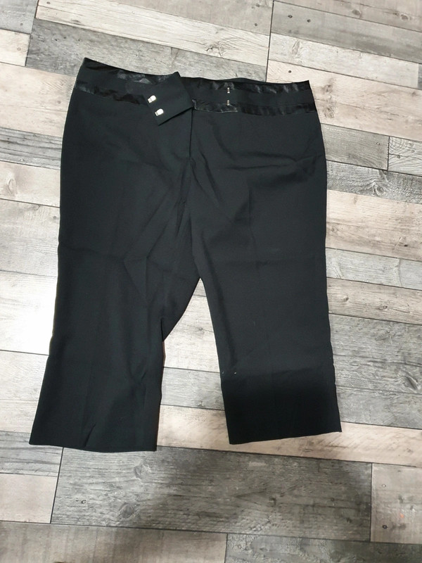 Pantacourt noir - kiabi ? 48 5 Aubvillers (80)